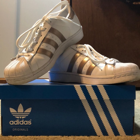 adidas Shoes - Adidas superstar